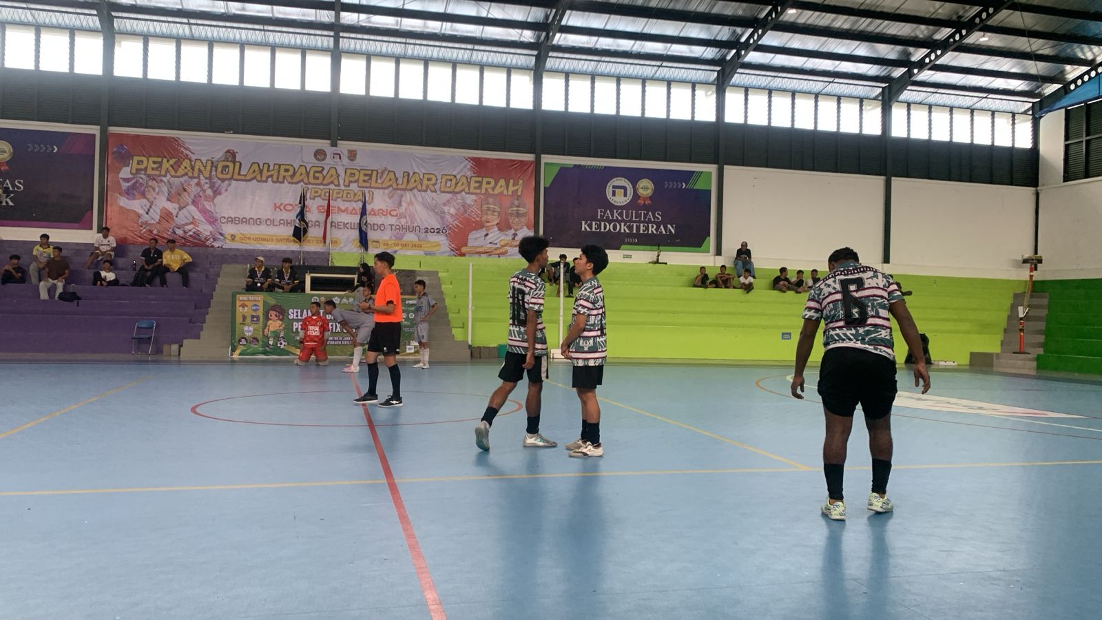 Pertandingan Day 3 SMKN 1 SEMARANG vs SMA SINT LOUIS